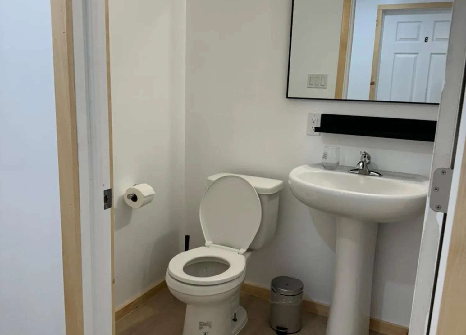 Private Entrance, Private Bathroom, Bedroom And Workspace Ottawa