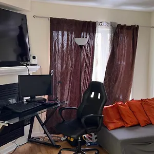 Apartment Travellers, Ottawa
